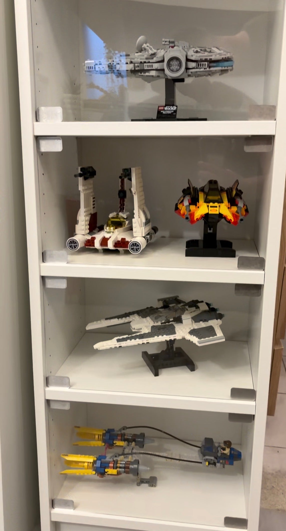 Vitrine avec mesures personnalisées